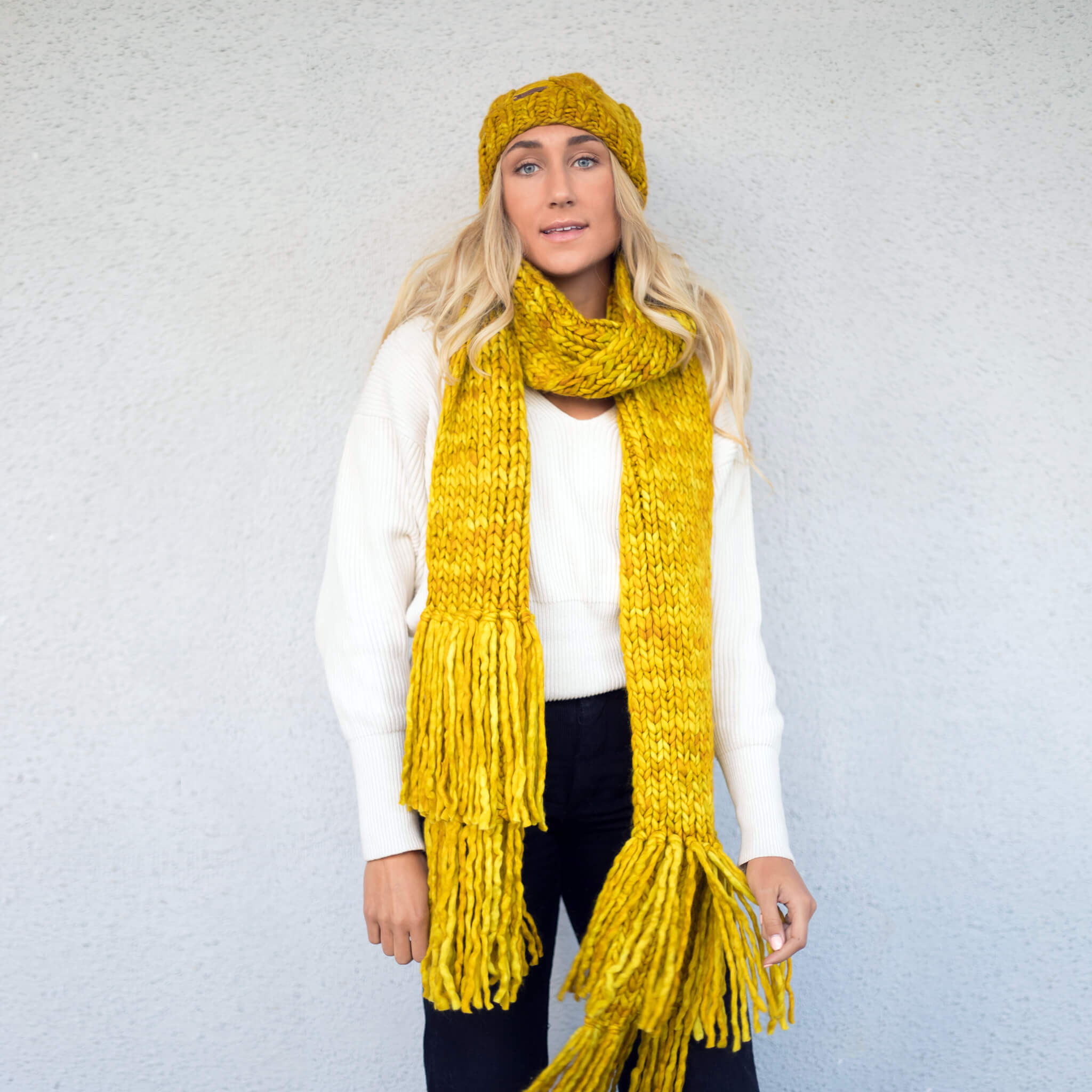 Women's Chunky Oversized Merino Wool Long Tassel Scarf - Dandelion