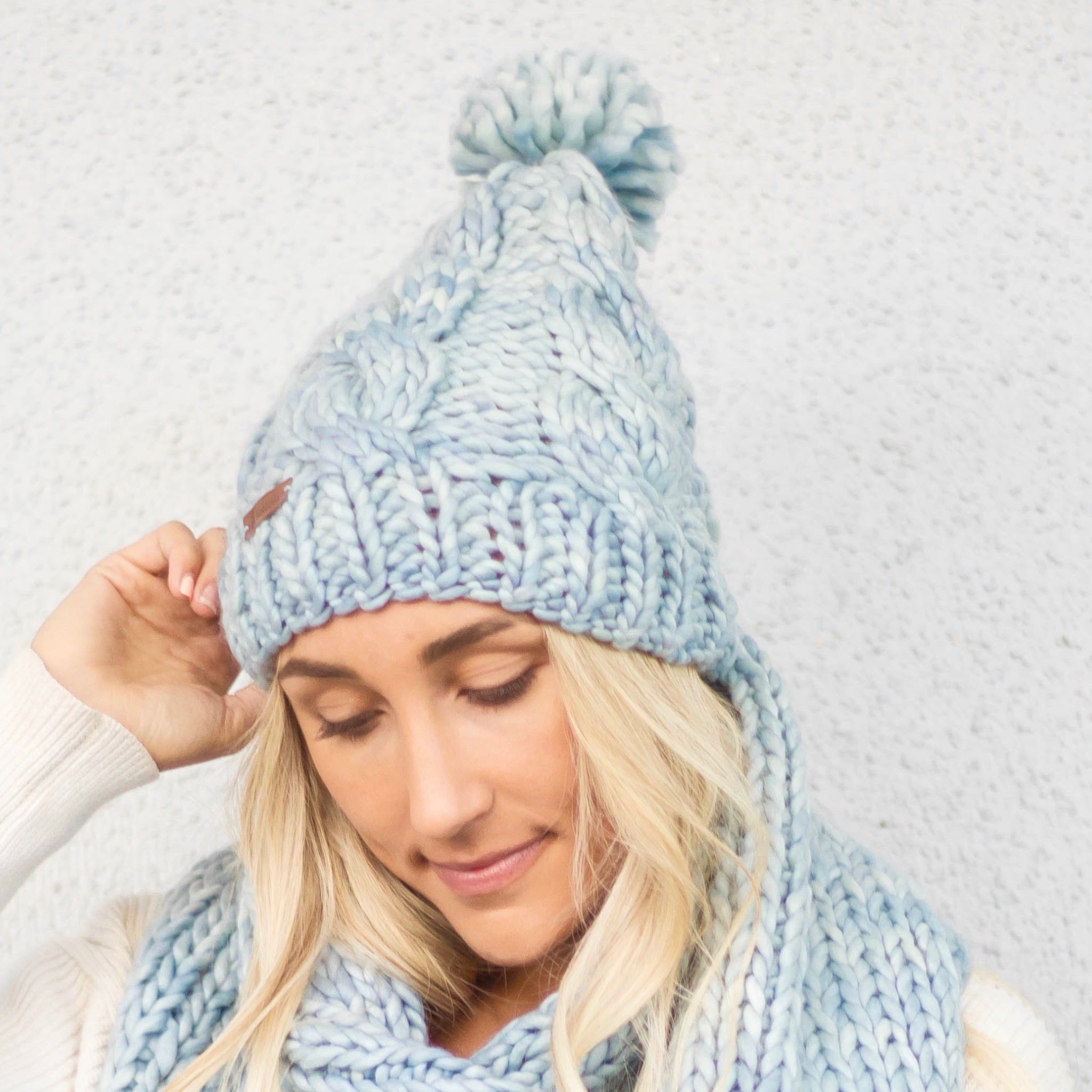 Women's Chunky Cable Knit Merino Wool Beanie - Blue Angel