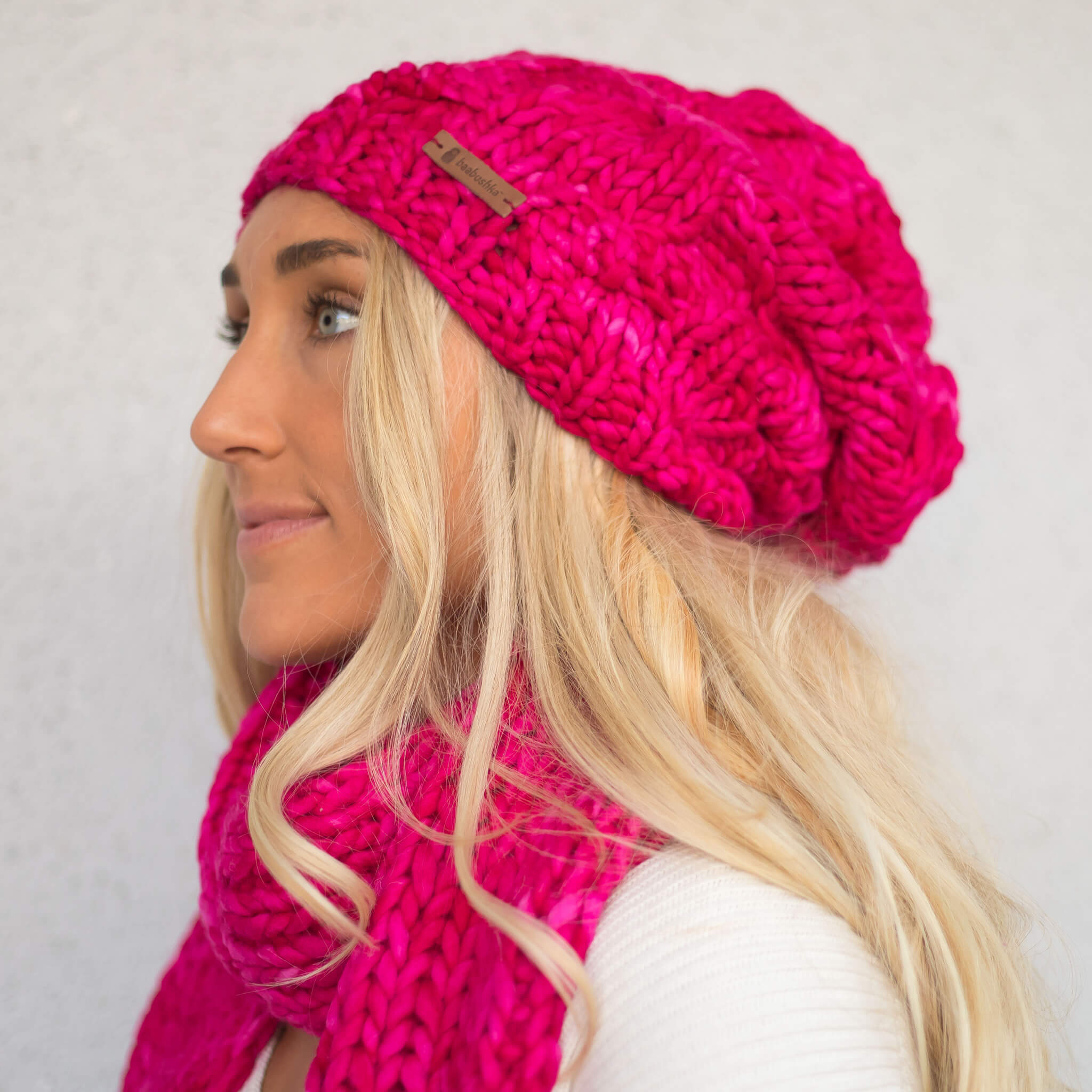 Women's Chunky Cable Knit Merino Wool Beanie - Fuchsia