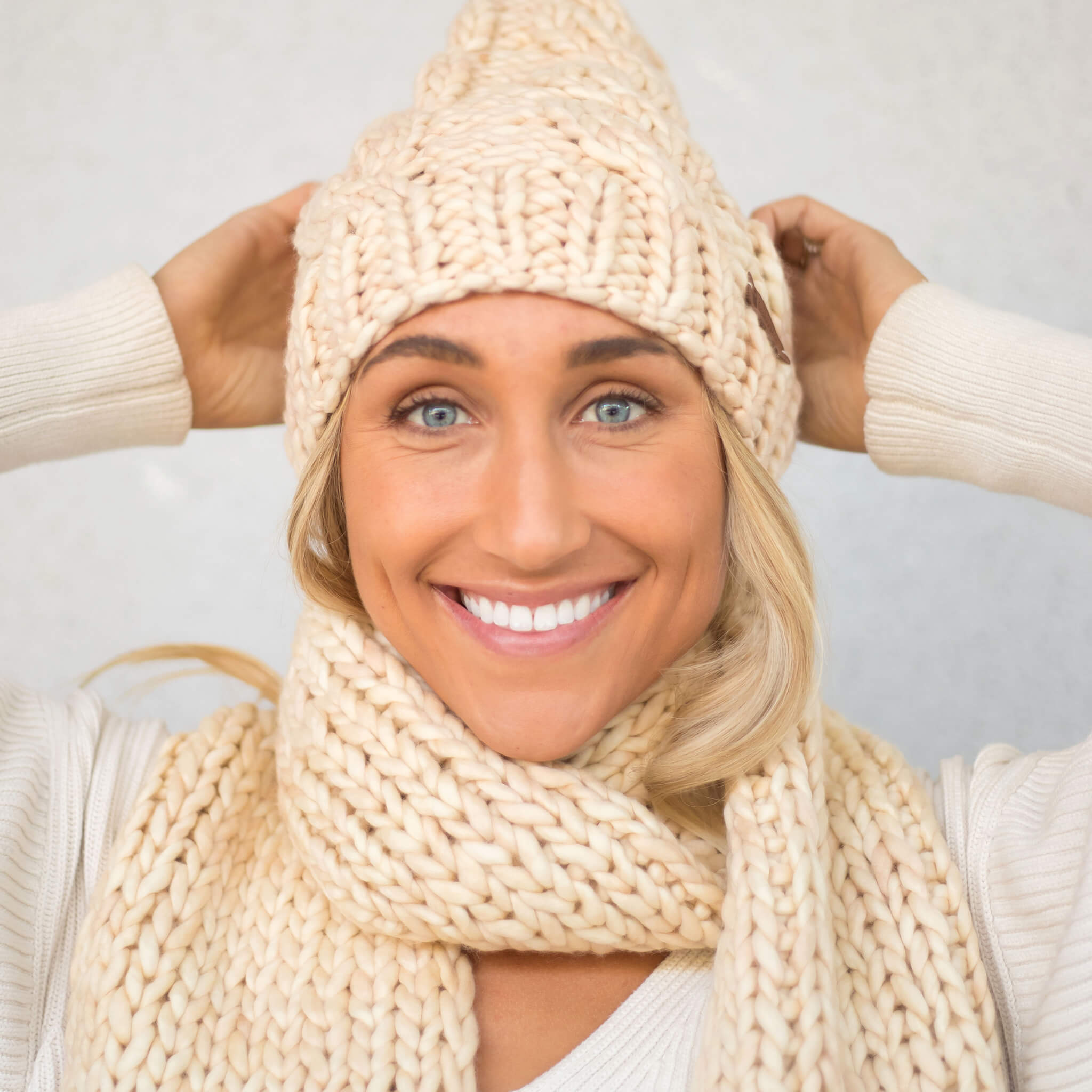 Women's Chunky Cable Knit Merino Wool Beanie - Vanilla Cream